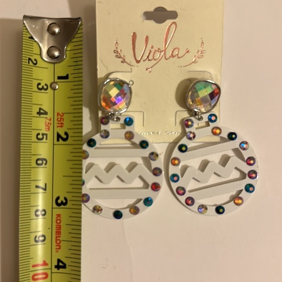 NWT A set of 3 white Christmas earrings with blings. - Picture 2 of 5
